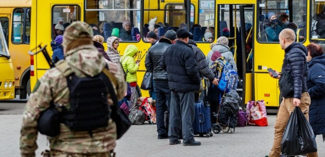 Як уникнути поширення інфекційних хвороб у місцях перебування переселенців і біженців