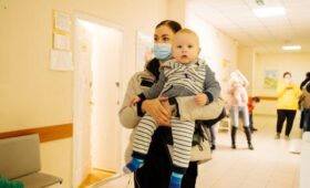 Захистіть дитину від невиліковного паралічу, спричиненого поліомієлітом! Буклет для батьків